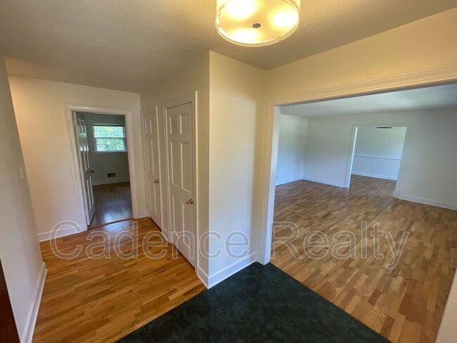 Photo - 114 Cardinal Dr S