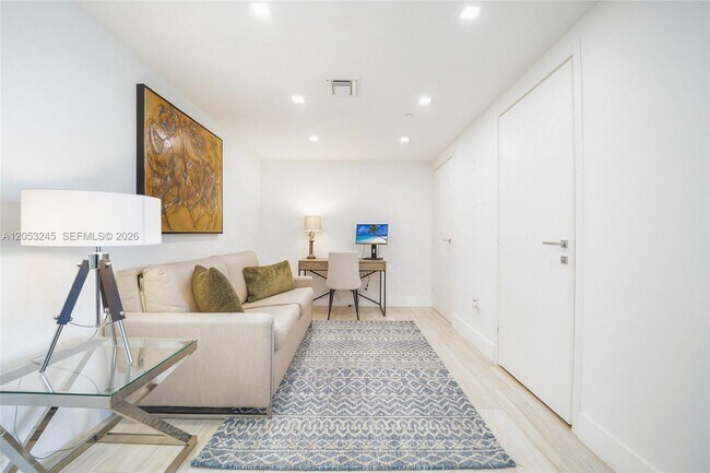 Photo - 1300 brickell bay Dr Unit 3004
