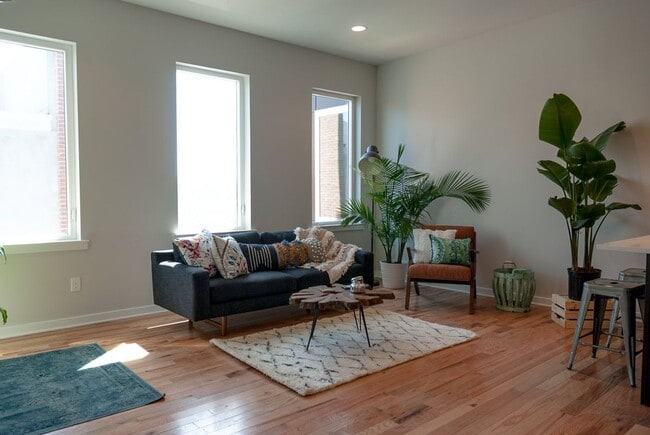 Photo - 2007 Hope st apartments