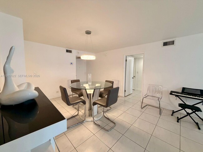 6039 Collins Ave Unit 1506