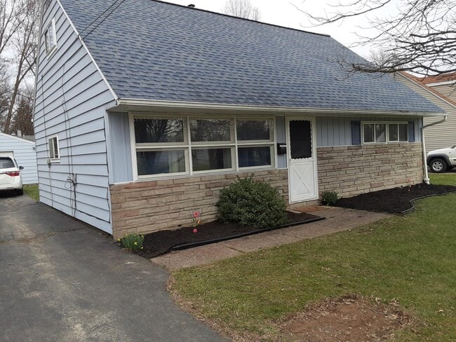 Building Photo - 4230 Woodmere Dr Rental