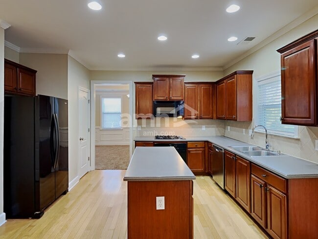 Photo - 111 Woodview Ct