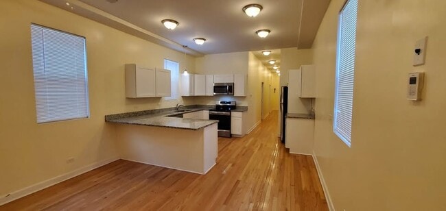 Building Photo - 6619 S Drexel Ave Unit 1