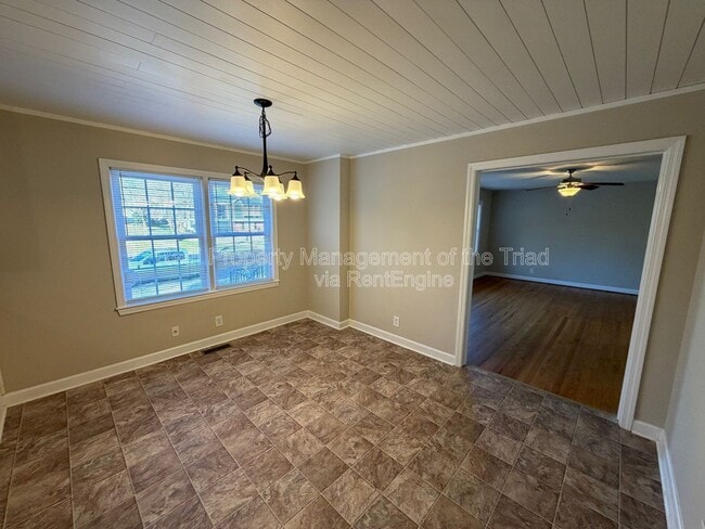 Photo - 2748 Lyndhurst Ave