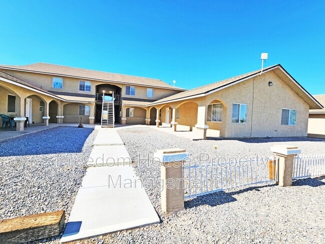 Photo - 2341 E Calvada Blvd Unidad #6