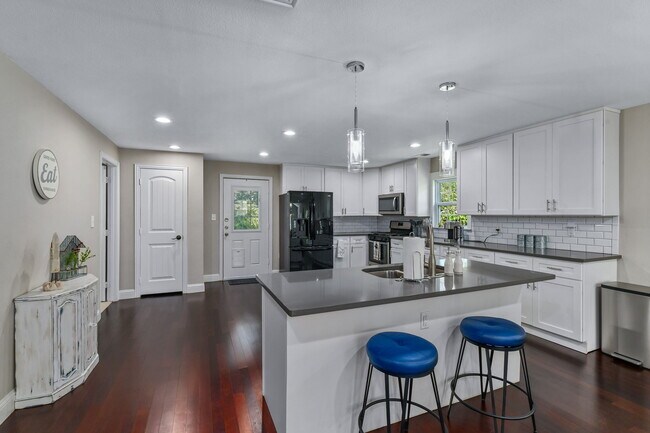 Photo - 1105 Florence St