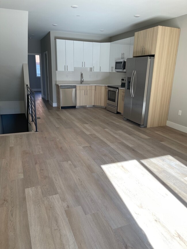 Cocina, sala de estar y comedor - 1624 W Stiles St Unidad A
