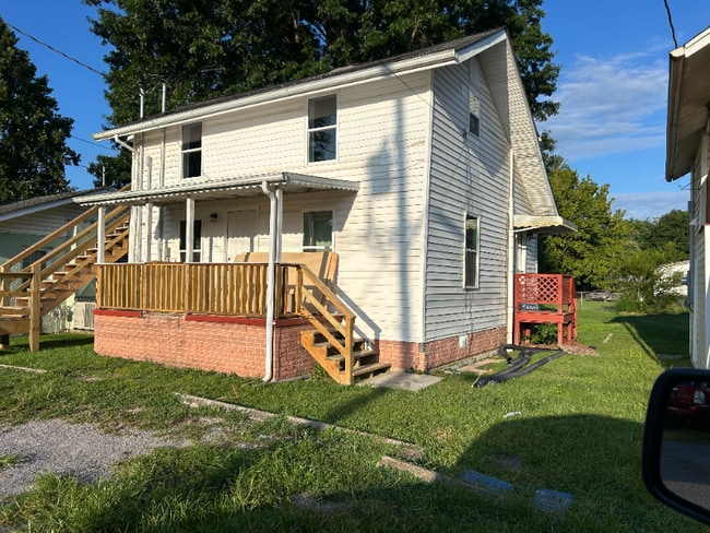 Building Photo - 304 S 27th St Rental