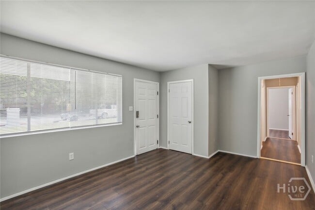 Photo - 1919 E 56th St