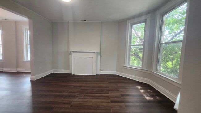 Photo - 2330 W Erie St Unit 2F