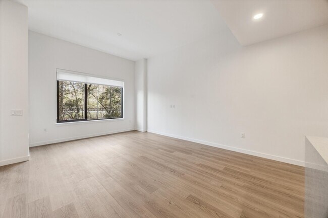 Photo - 1 Riva Row Unit 106