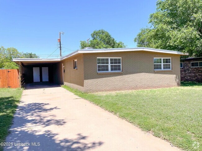 Building Photo - Updated Property in Central Lubbock! Rental