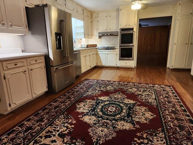 Photo - 1181 Lake Shore Cir