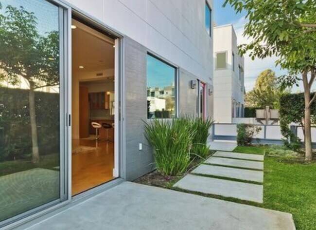 Photo - 1919 Corinth Ave Townhome