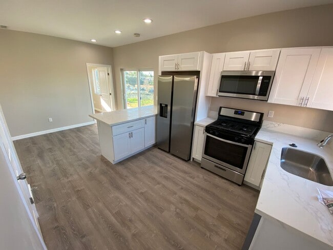 Photo - 5266-5268 Tipton St