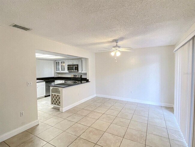 Photo - 955 Sunridge Dr