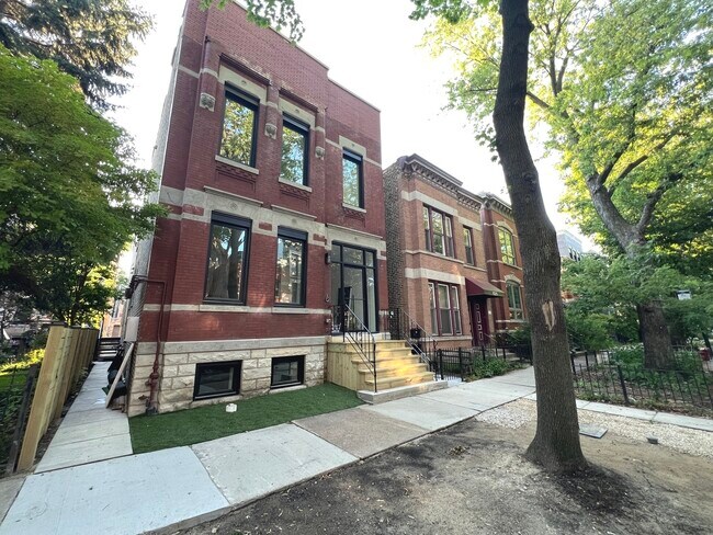 Building Photo - 822 N Winchester Ave Unit 1F Rental