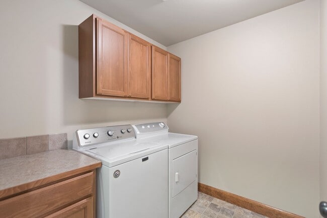 10015/10017 N Whitworth Dr