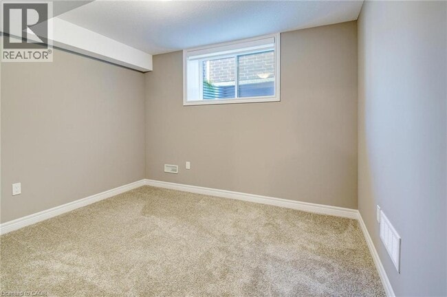Photo - 39 Broadacre Dr
