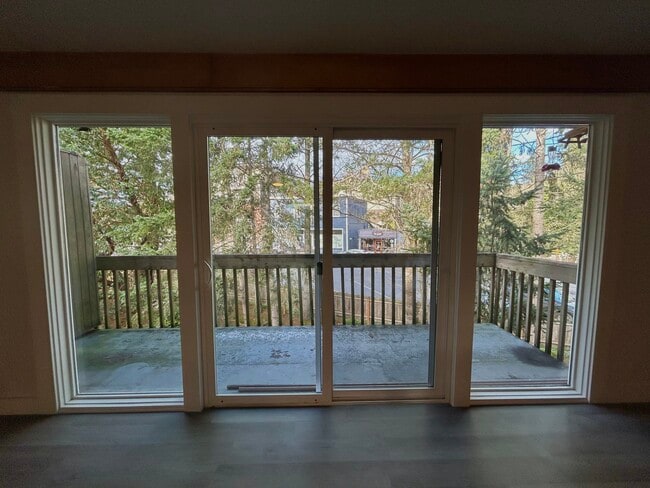 Photo - 465 Winslow Way E Unidad 303