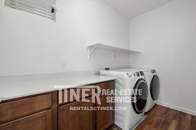 Photo - 220 Cinema St