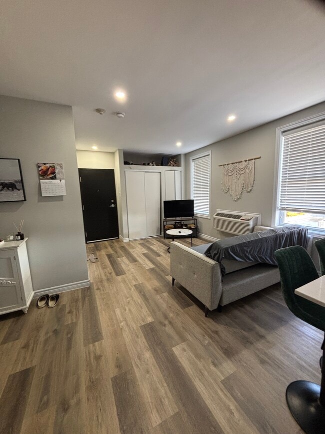 Photo - 178 Front St N Unit 402