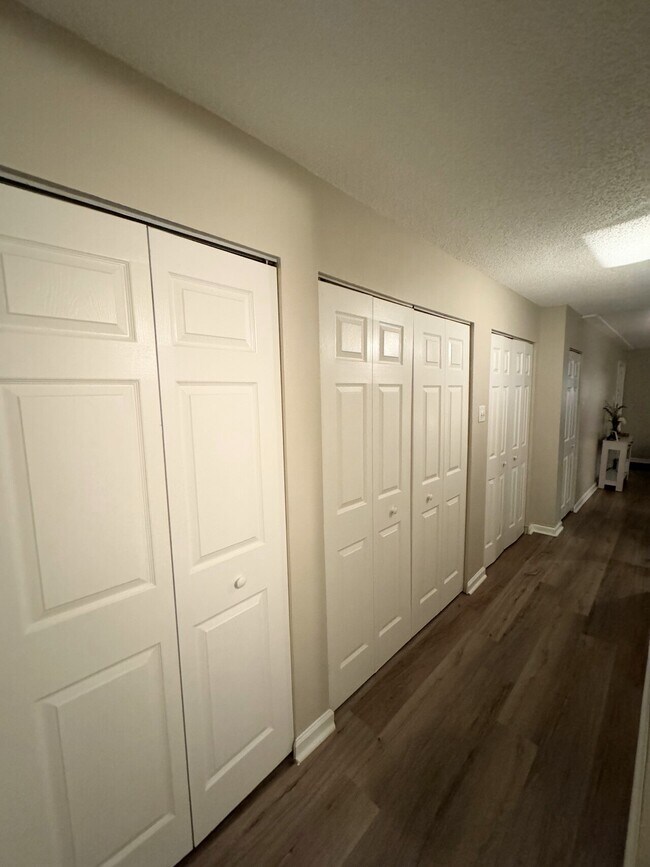 Clarendon Courts Condo Unit 215 Condo for Rent in Philadelphia, PA