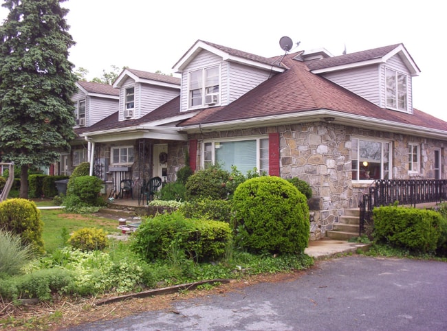 Building Photo - 1530 Main St Unit D