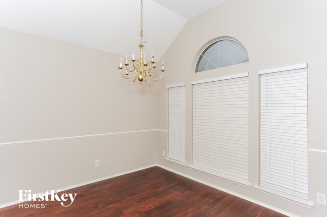 Photo - 2136 Mahogany St