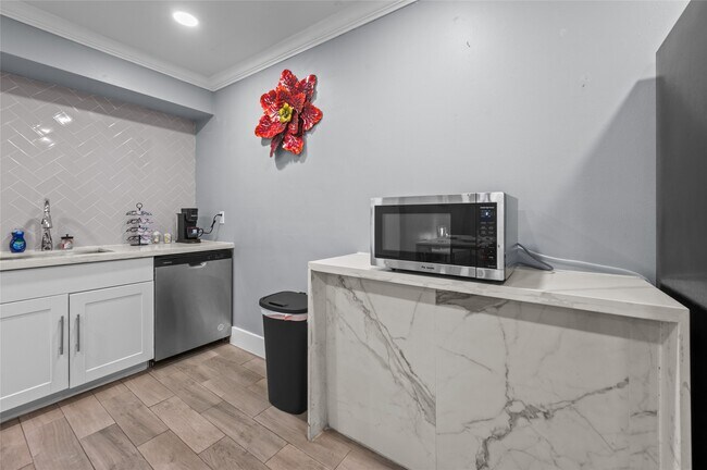 Photo - 3611 Graustark St Unit 17