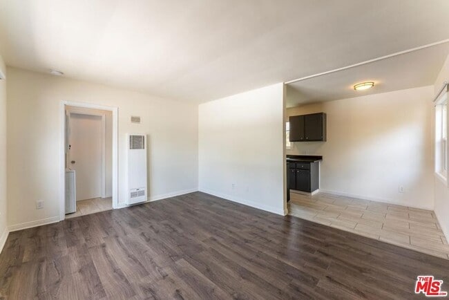 10708 1/2 Moorpark Street Unit