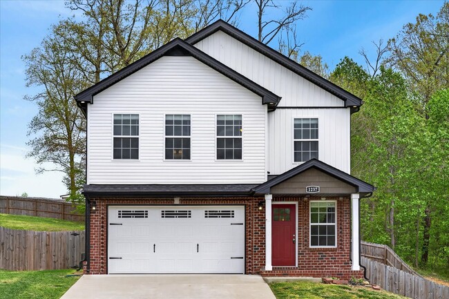 Building Photo - Pet Friendly Three Bedroom!