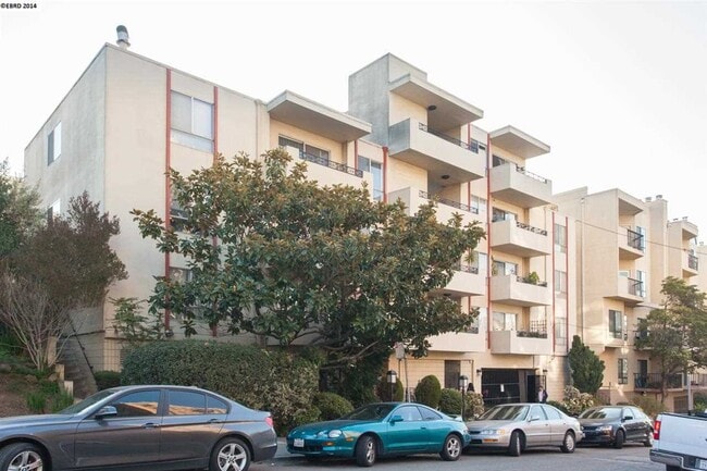 Building Photo - 320 Park View Ter Unit 205