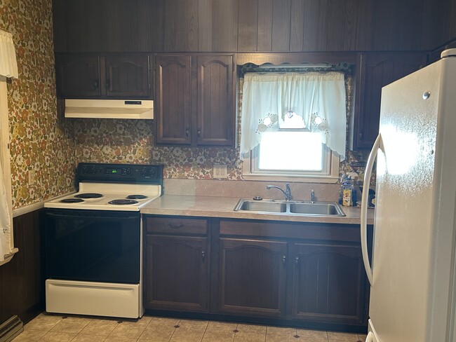 Kitchen - 305 Howard St Apartments