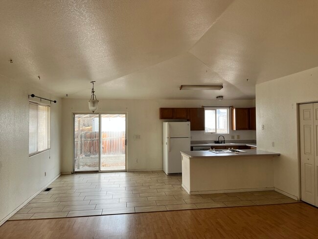 Photo - 517 Broadview Dr