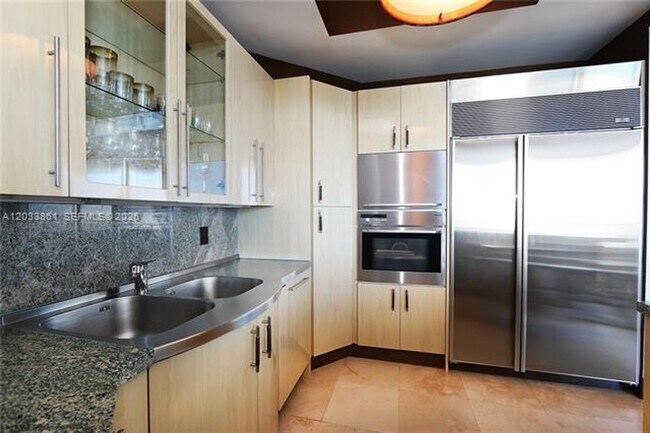 Photo - 100 South Pointe Dr Unit 100 S Pointe Dr # 601