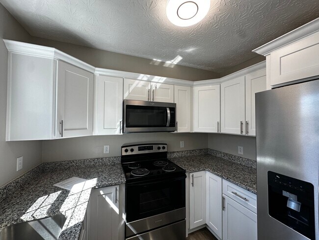 1506 Batts Blvd Unit 4