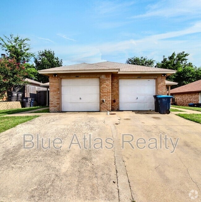Building Photo - 6859 S Creek Dr Rental