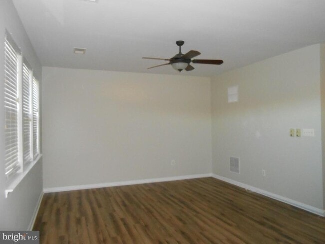 Photo - 202 London Downs Cir