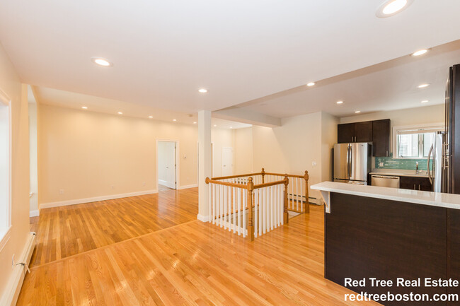 Building Photo - 128 Monument St Rental