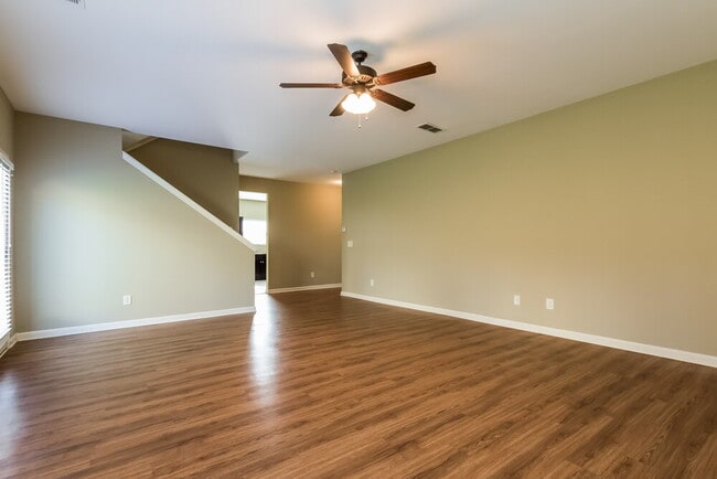 Photo - 44 Hamil Ct NW