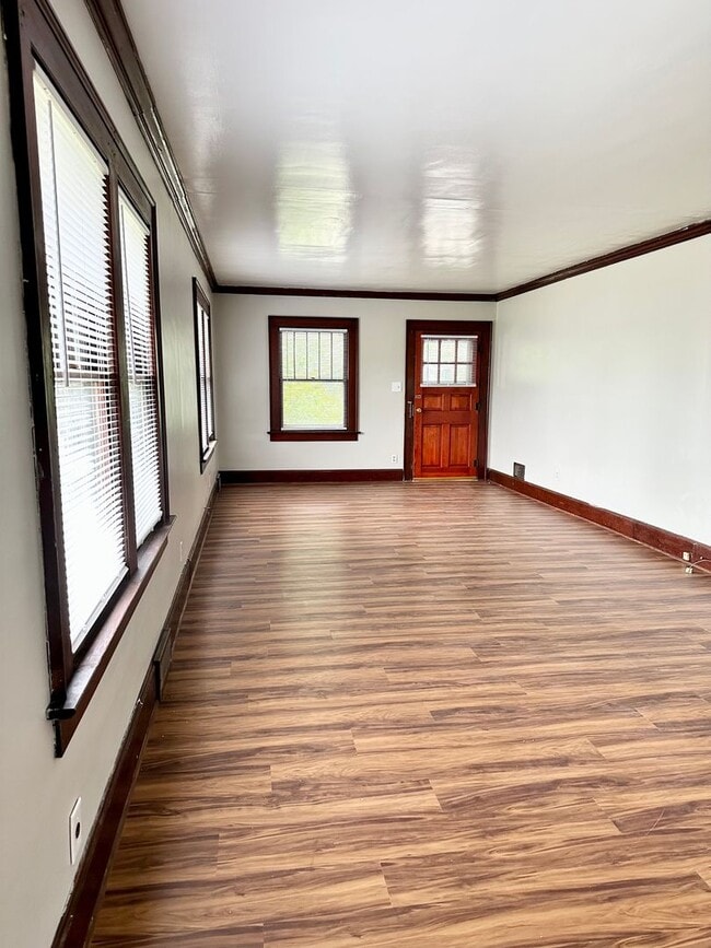 Photo - Move In Special! Get FREE October Rent – y...
