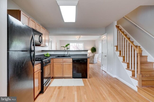 Photo - 1617 N Van Dorn St Townhome