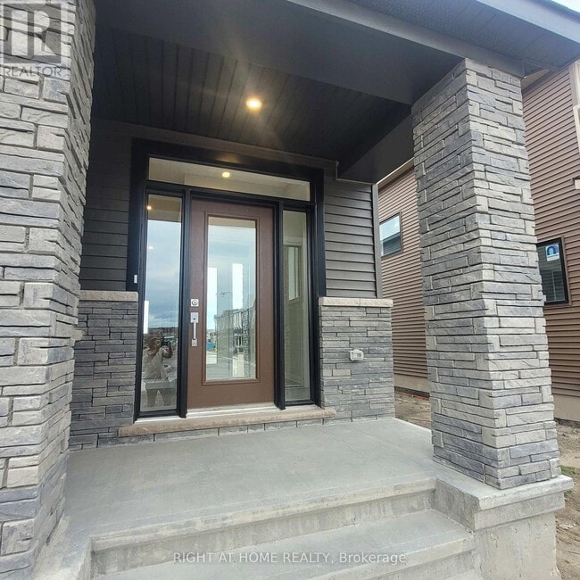 Photo - 239 Elsie MacGill Walk