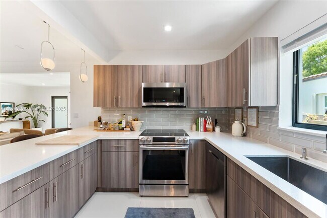 Photo - 2485 SW 19th Ter