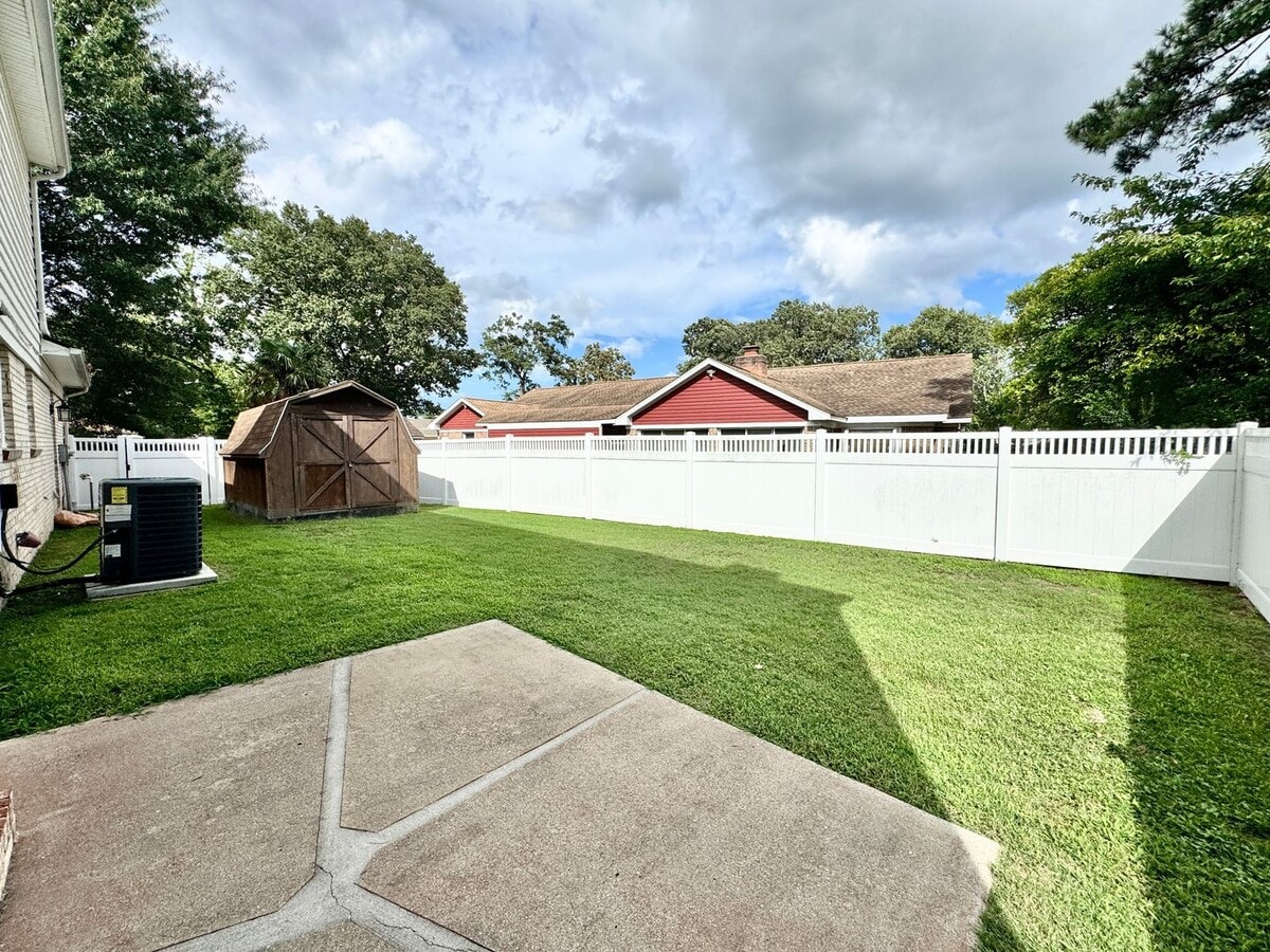 Photo - 912 Marshall Cir