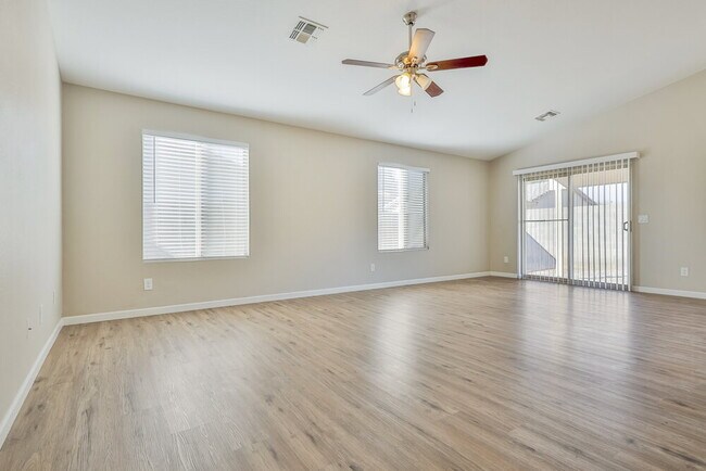 Photo - 810 E Amabisca Cir