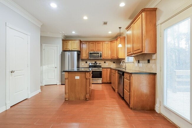 Photo - 612 Spruce Dr