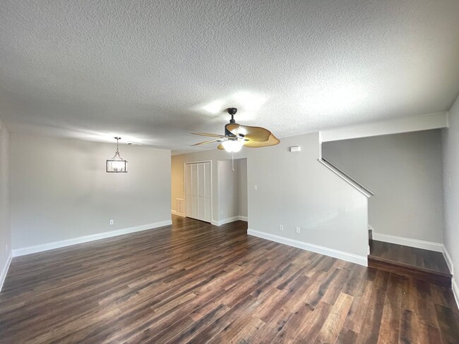 Photo - 7800 Fernbrook Way