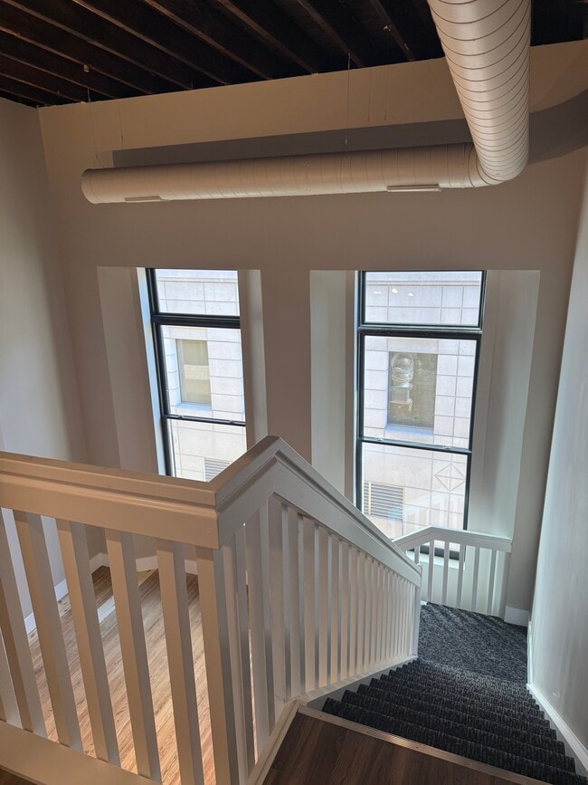 Building Photo - Tandem Ventures Unit 304